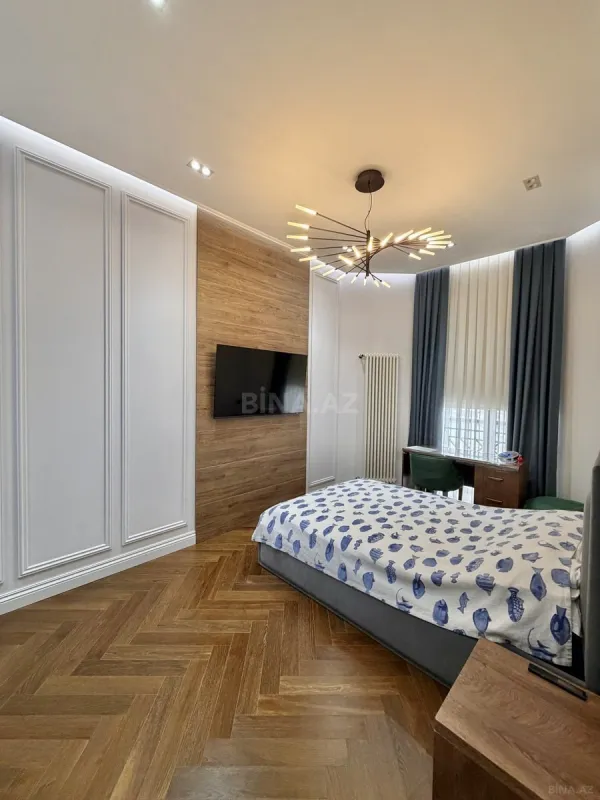 Satılır 7 otaqlı mənzil 285 m²