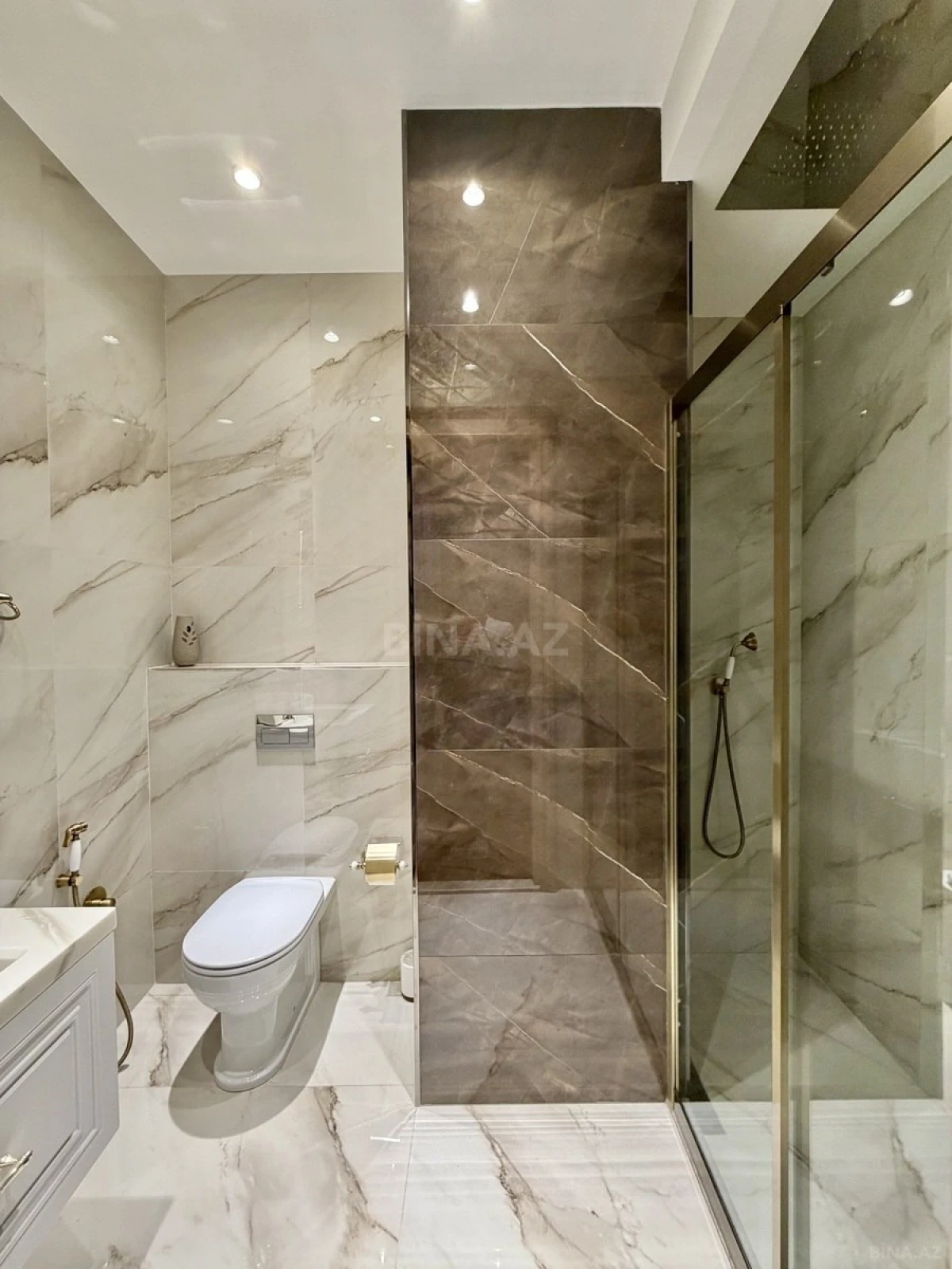 Satılır 7 otaqlı mənzil 285 m²