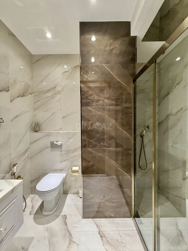 Satılır 7 otaqlı mənzil 285 m²