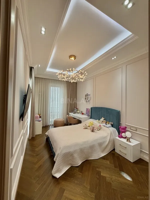 Satılır 7 otaqlı mənzil 285 m²