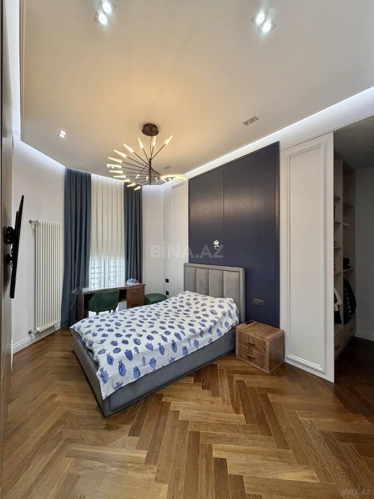 Satılır 7 otaqlı mənzil 285 m²