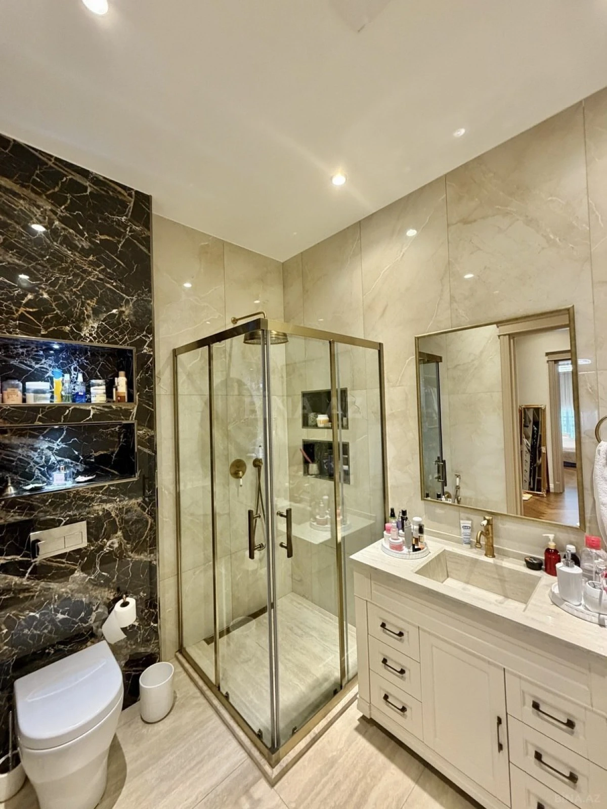 Satılır 7 otaqlı mənzil 285 m²