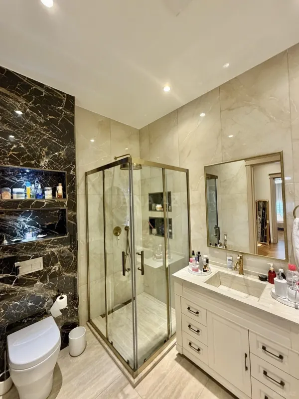 Satılır 7 otaqlı mənzil 285 m²