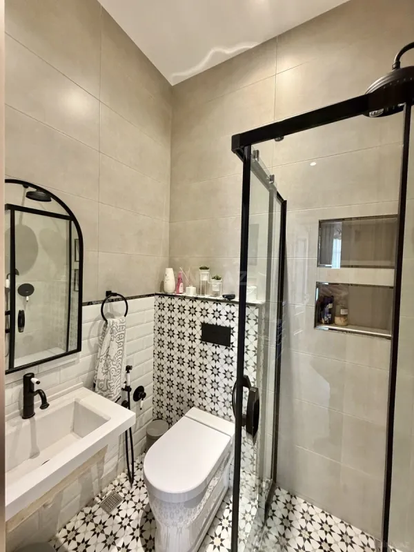Satılır 7 otaqlı mənzil 285 m²