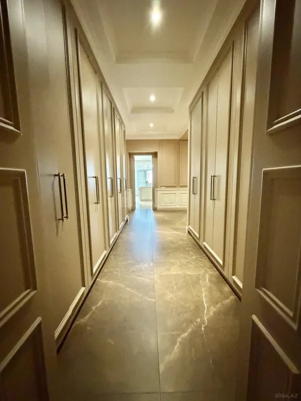 Satılır 7 otaqlı mənzil 285 m²