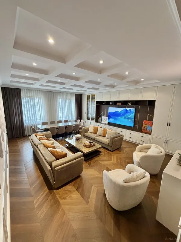 Satılır 7 otaqlı mənzil 285 m²
