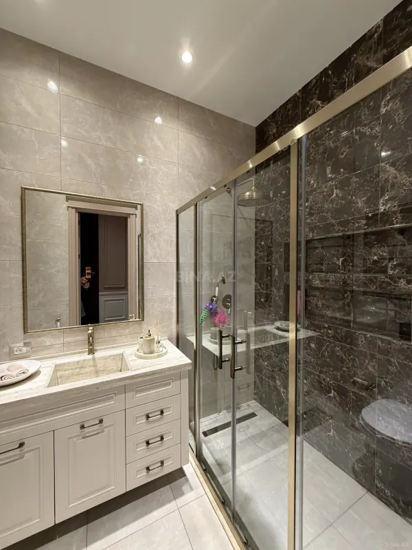 Satılır 7 otaqlı mənzil 285 m²