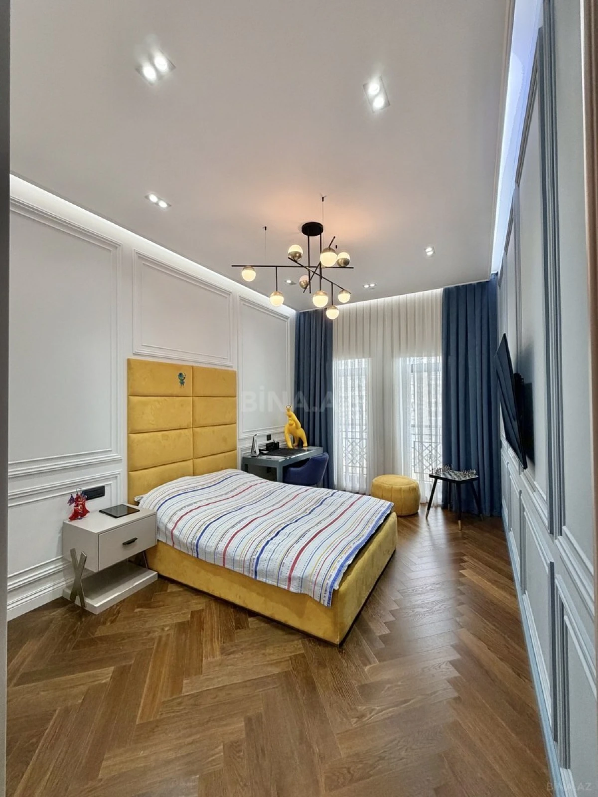 Satılır 7 otaqlı mənzil 285 m²