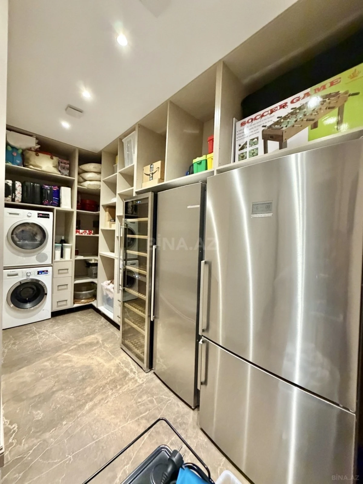 Satılır 7 otaqlı mənzil 285 m²