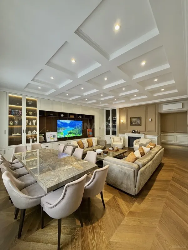 Satılır 7 otaqlı mənzil 285 m²