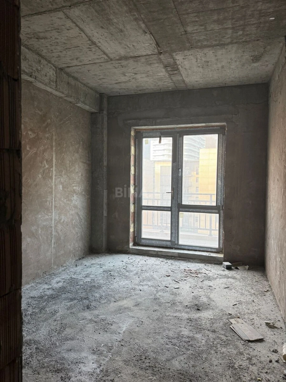 Satılır 3 otaqlı mənzil 135 m²