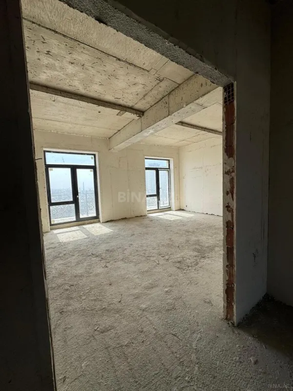 Satılır 3 otaqlı mənzil 135 m²
