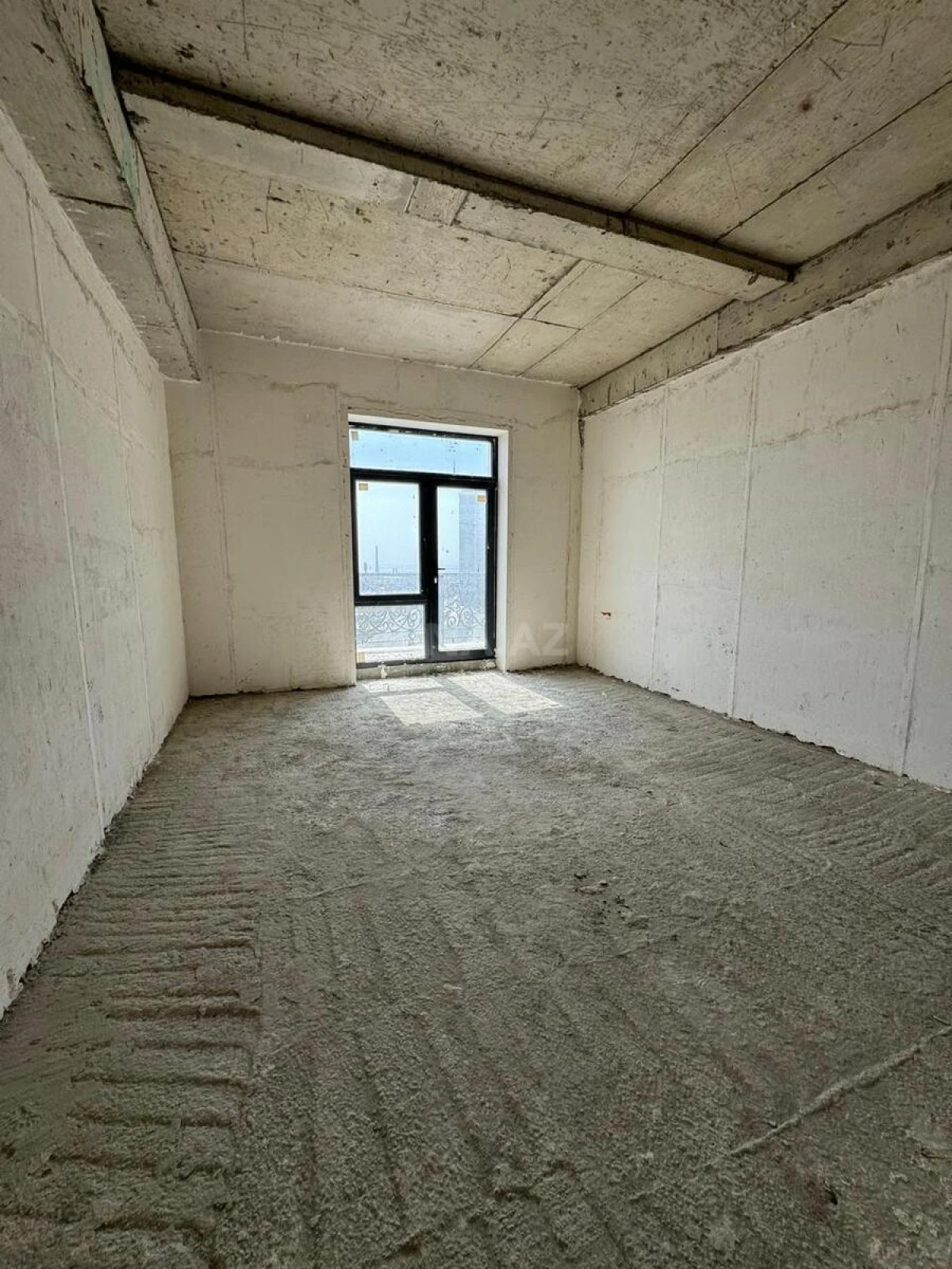 Satılır 3 otaqlı mənzil 135 m²