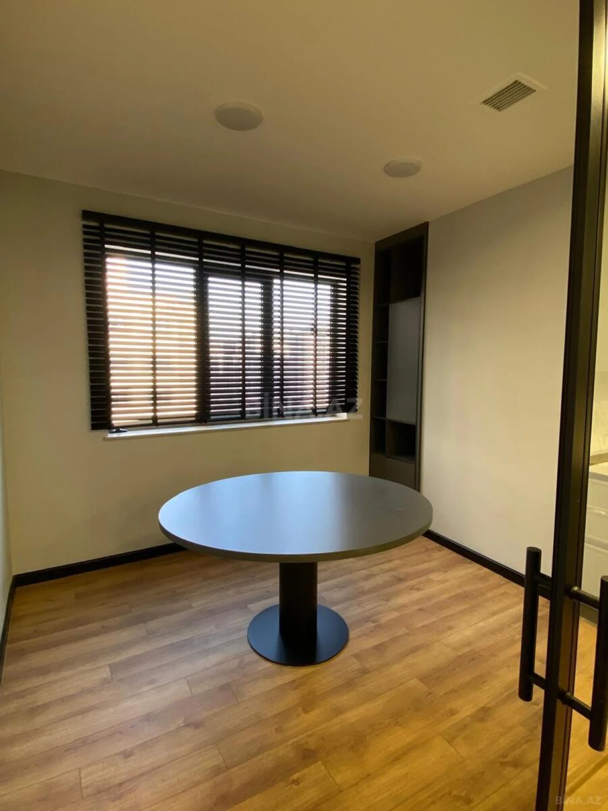 Kirayə verilir 8 otaqlı ofis 190 m²