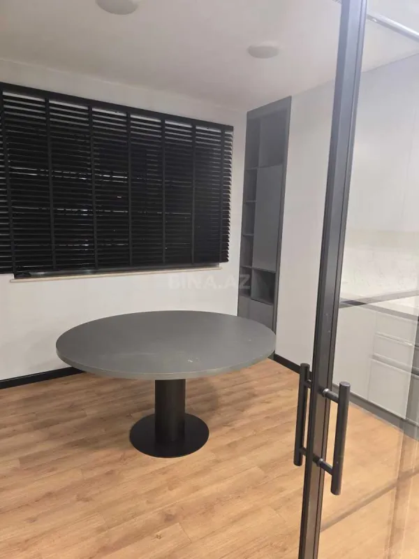 Kirayə verilir 8 otaqlı ofis 190 m²