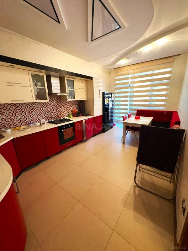 Satılır 4 otaqlı mənzil 180 m²