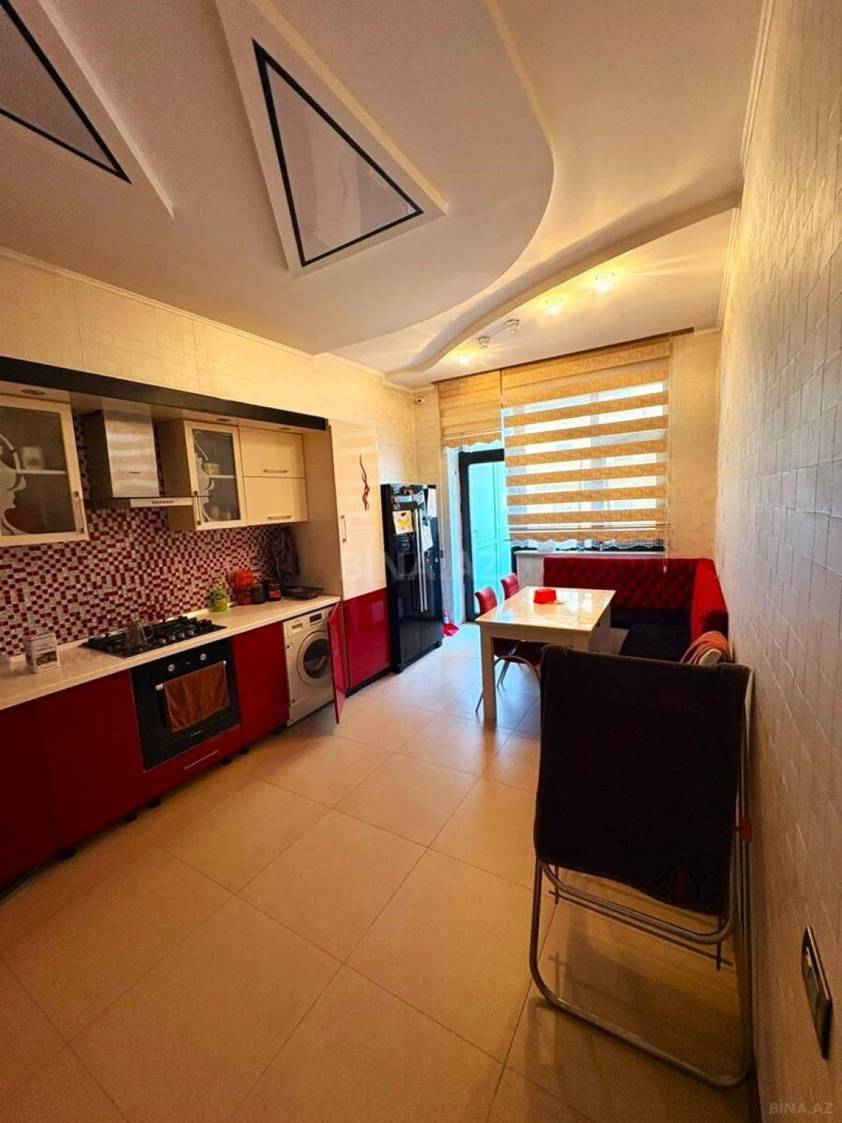 Satılır 4 otaqlı mənzil 180 m²