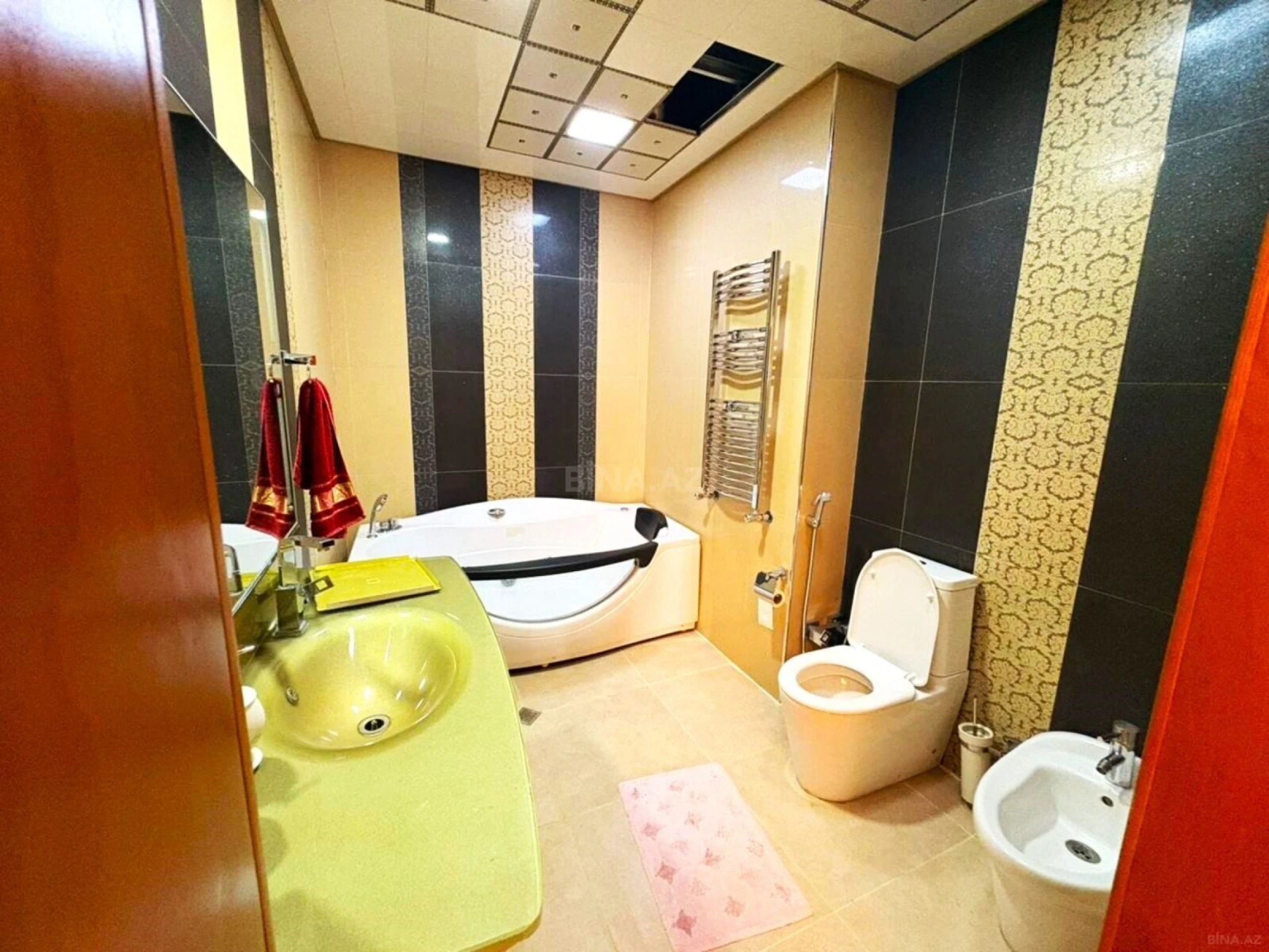 Satılır 4 otaqlı mənzil 180 m²