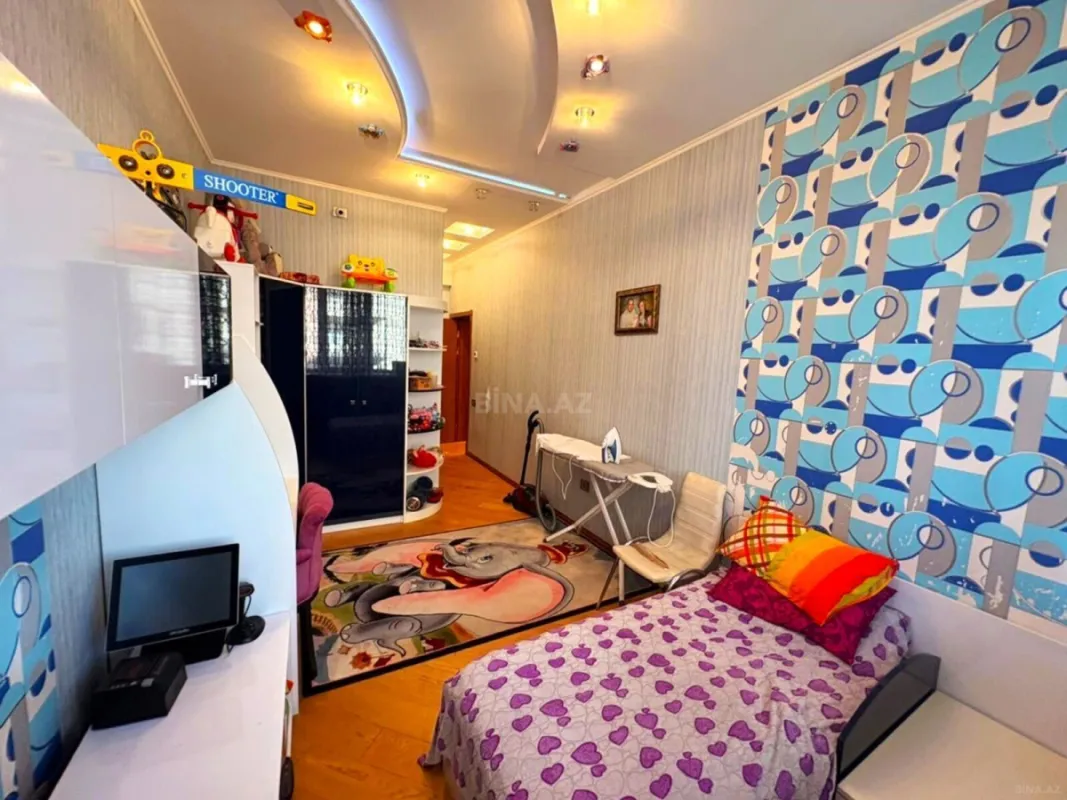 Satılır 4 otaqlı mənzil 180 m²