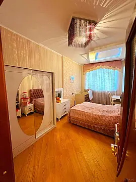 Satılır 4 otaqlı mənzil 180 m²