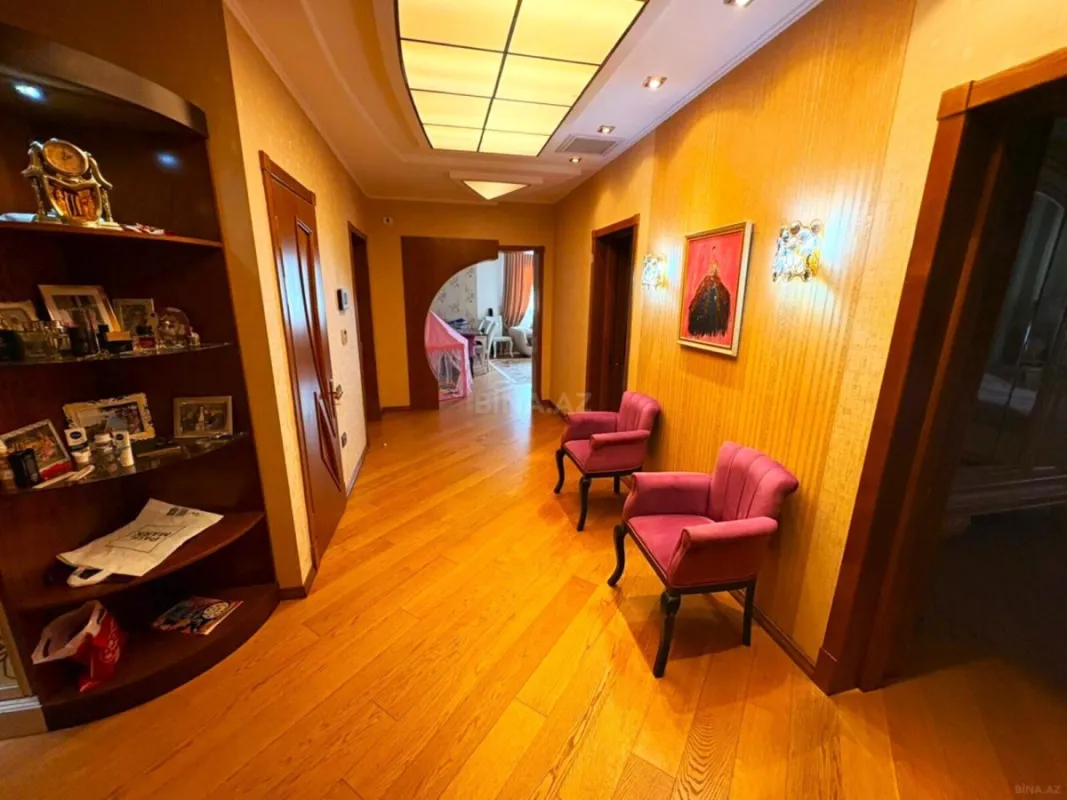 Satılır 4 otaqlı mənzil 180 m²