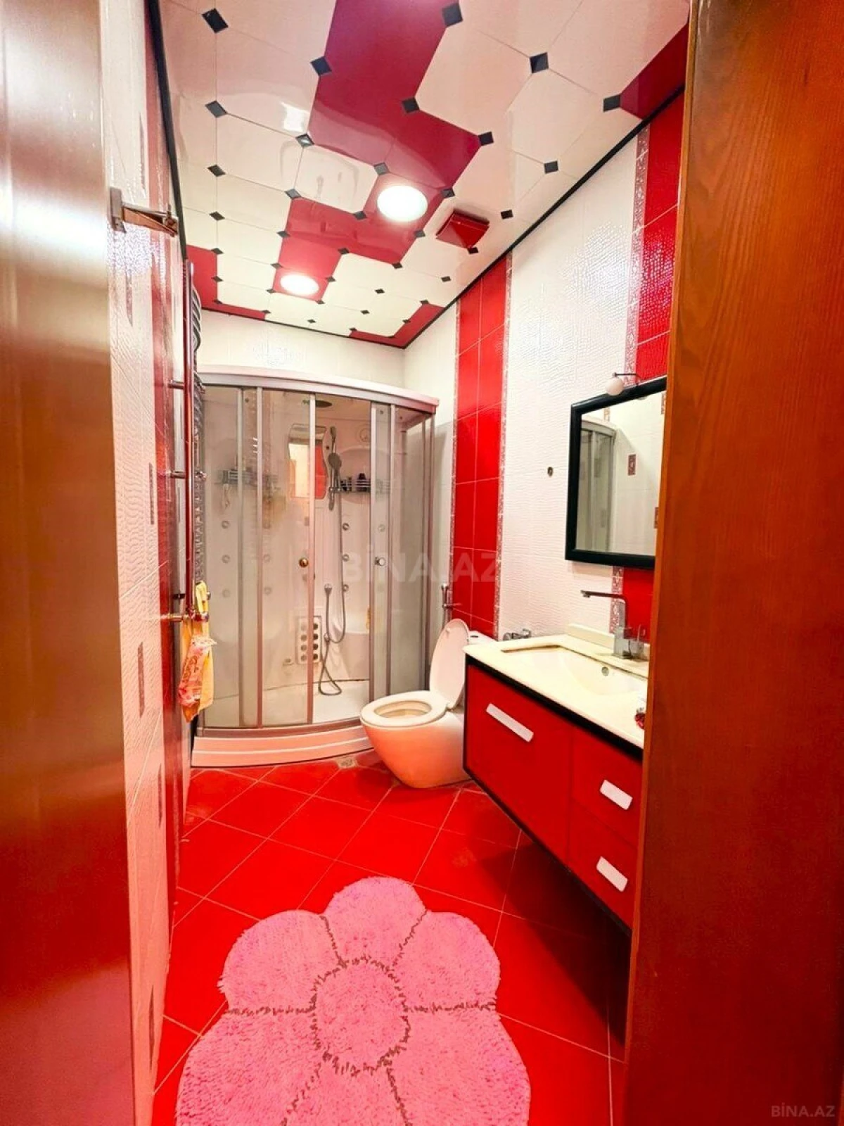 Satılır 4 otaqlı mənzil 180 m²