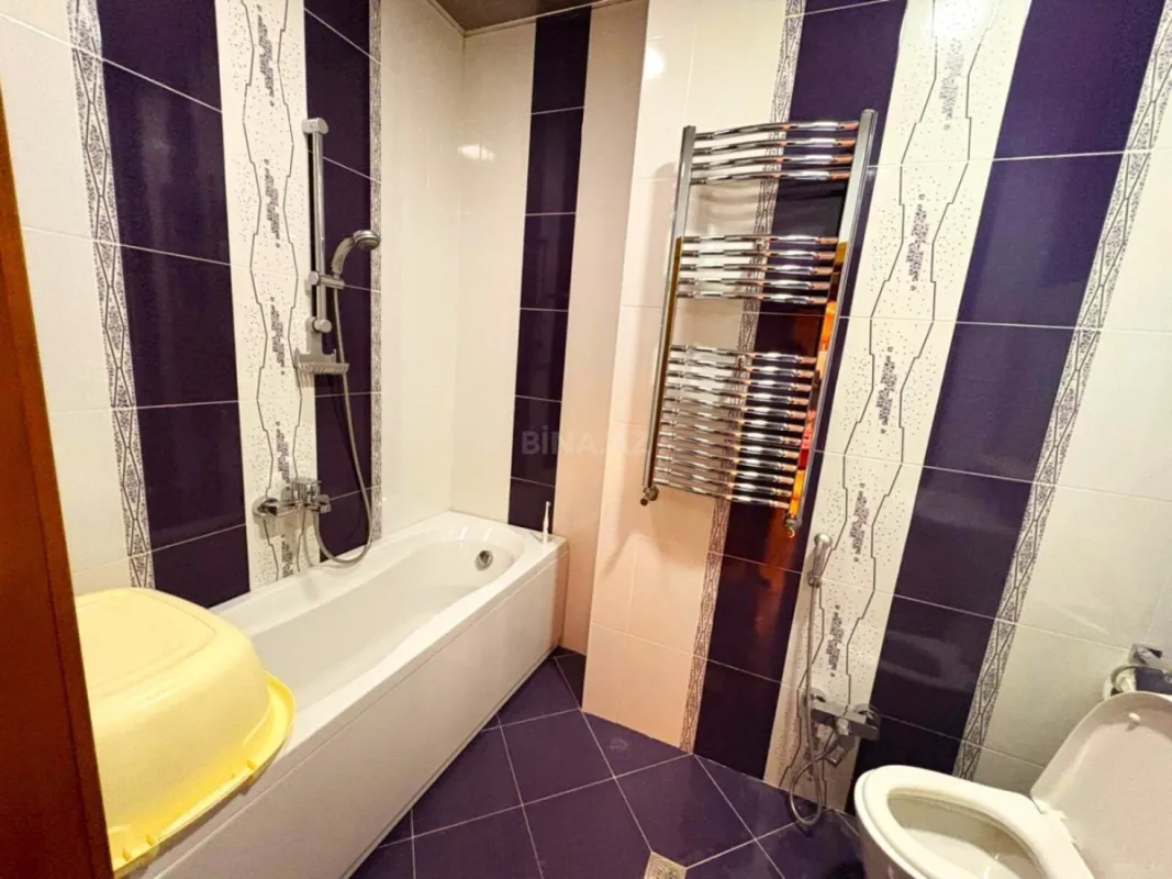 Satılır 4 otaqlı mənzil 180 m²