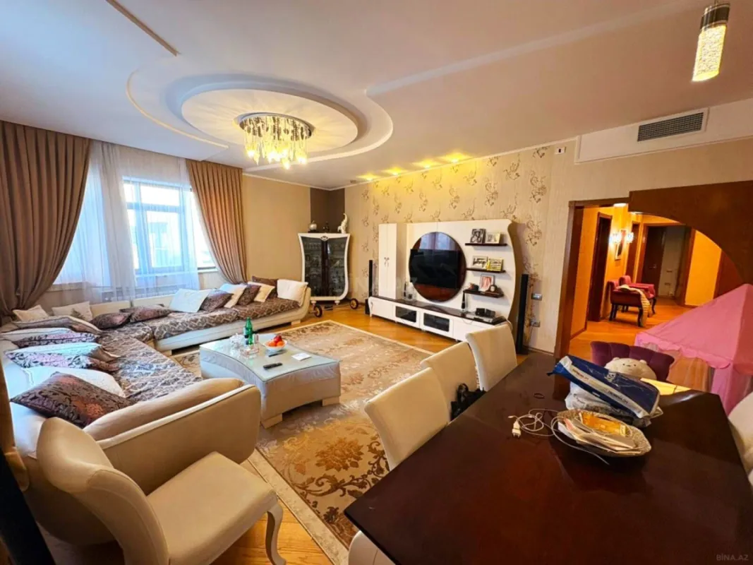 Satılır 4 otaqlı mənzil 180 m²