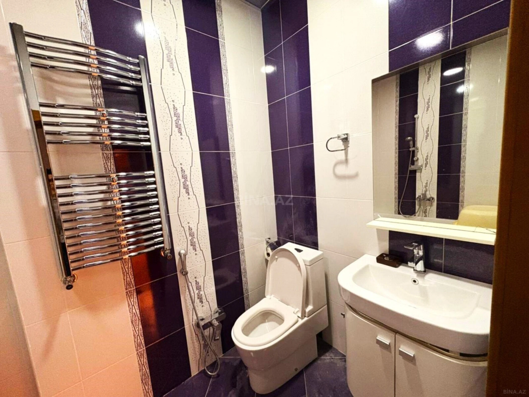 Satılır 4 otaqlı mənzil 180 m²