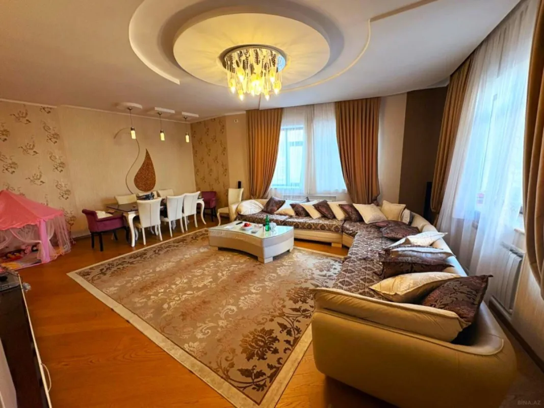Satılır 4 otaqlı mənzil 180 m²