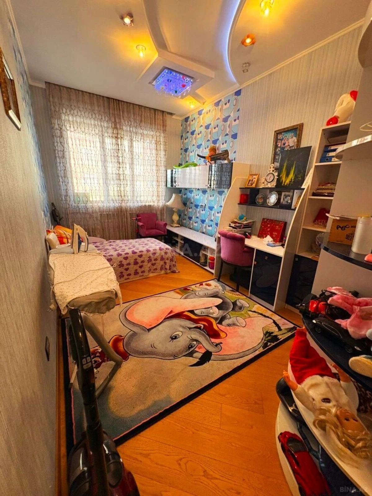 Satılır 4 otaqlı mənzil 180 m²