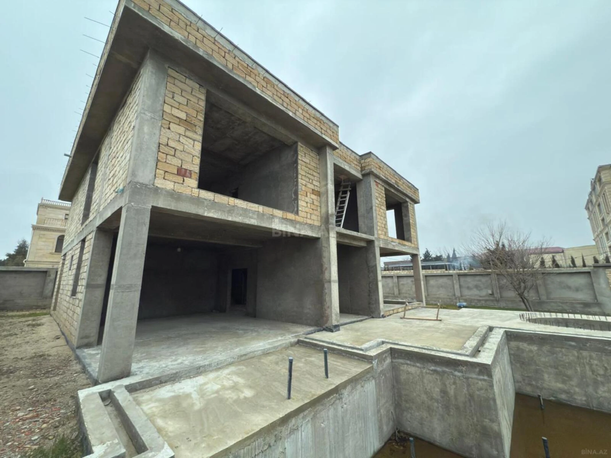 Satılır 5 otaqlı həyət evi 500 m²