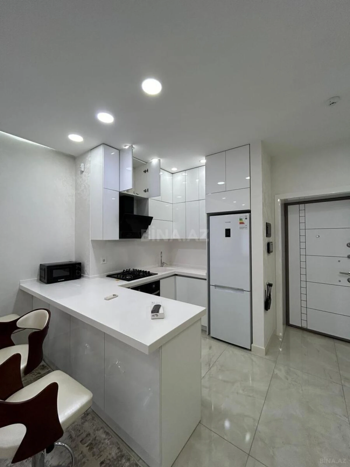 Kirayə verilir 2 otaqlı mənzil 70 m²