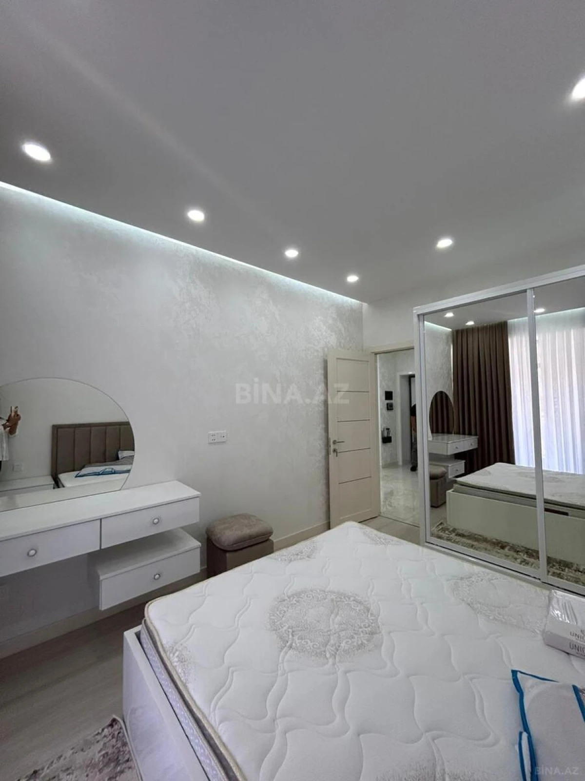 Kirayə verilir 2 otaqlı mənzil 70 m²
