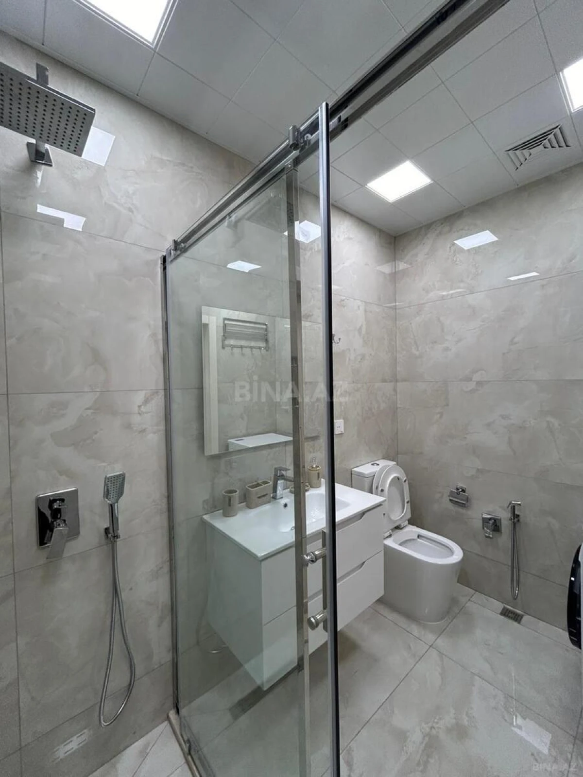 Kirayə verilir 2 otaqlı mənzil 70 m²