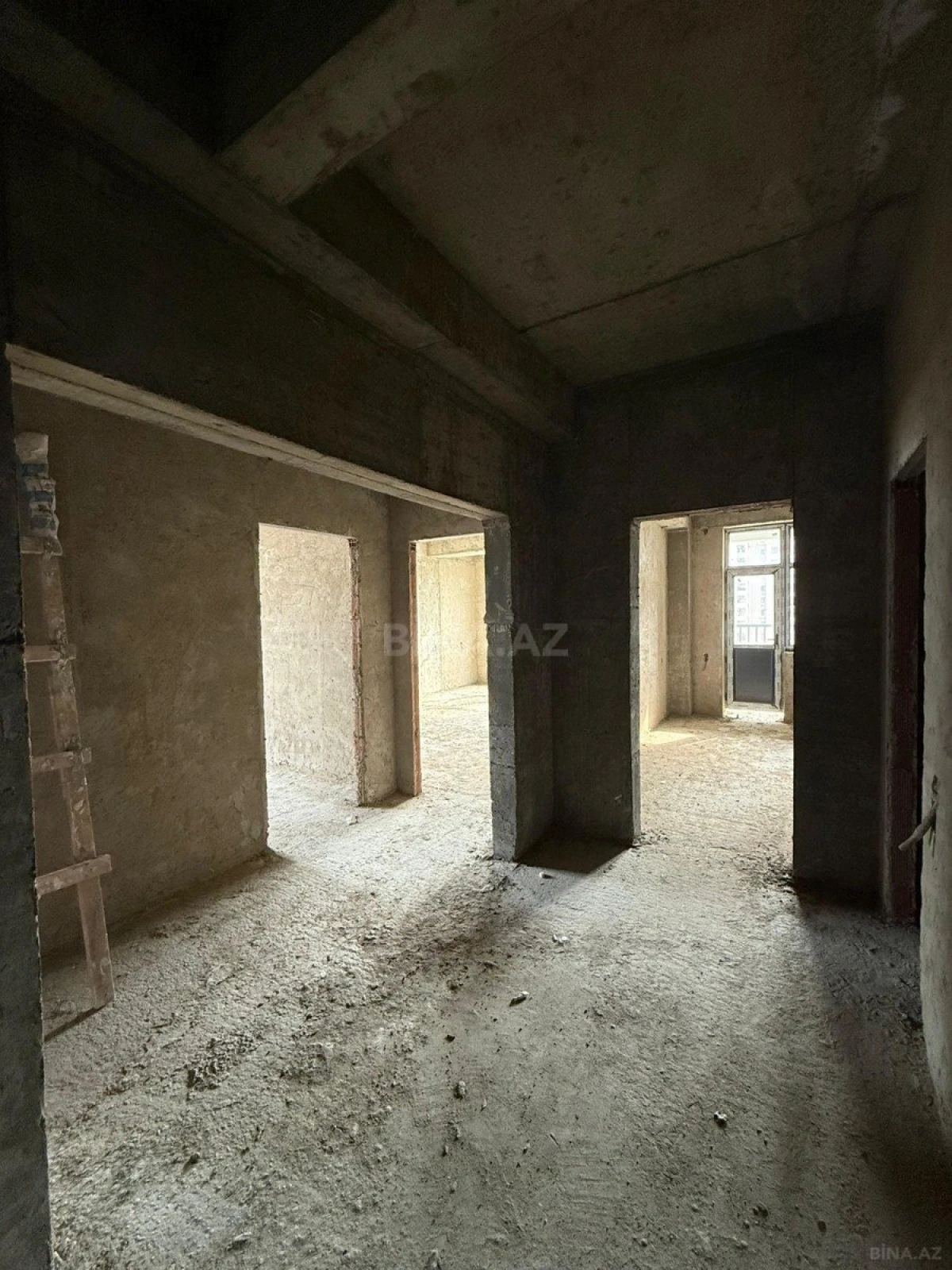 Satılır 3 otaqlı mənzil 118 m²