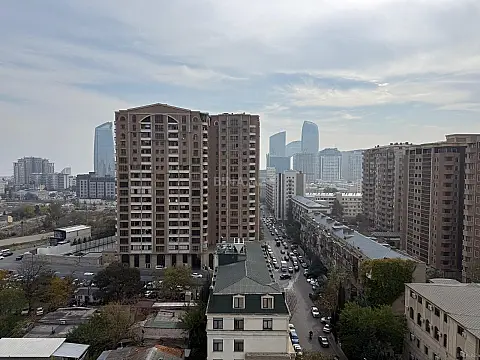 Satılır 3 otaqlı mənzil 118 m²