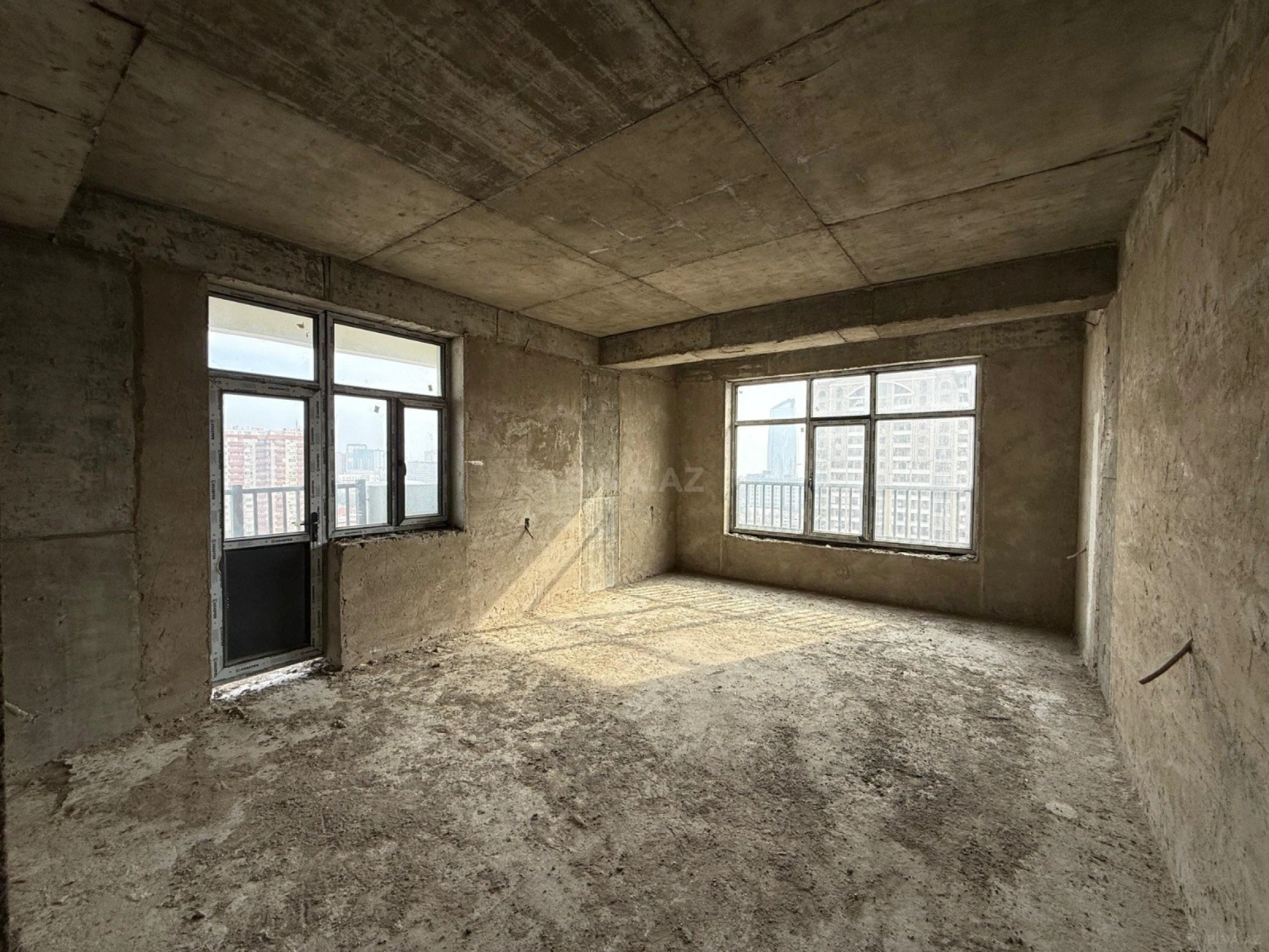 Satılır 3 otaqlı mənzil 118 m²