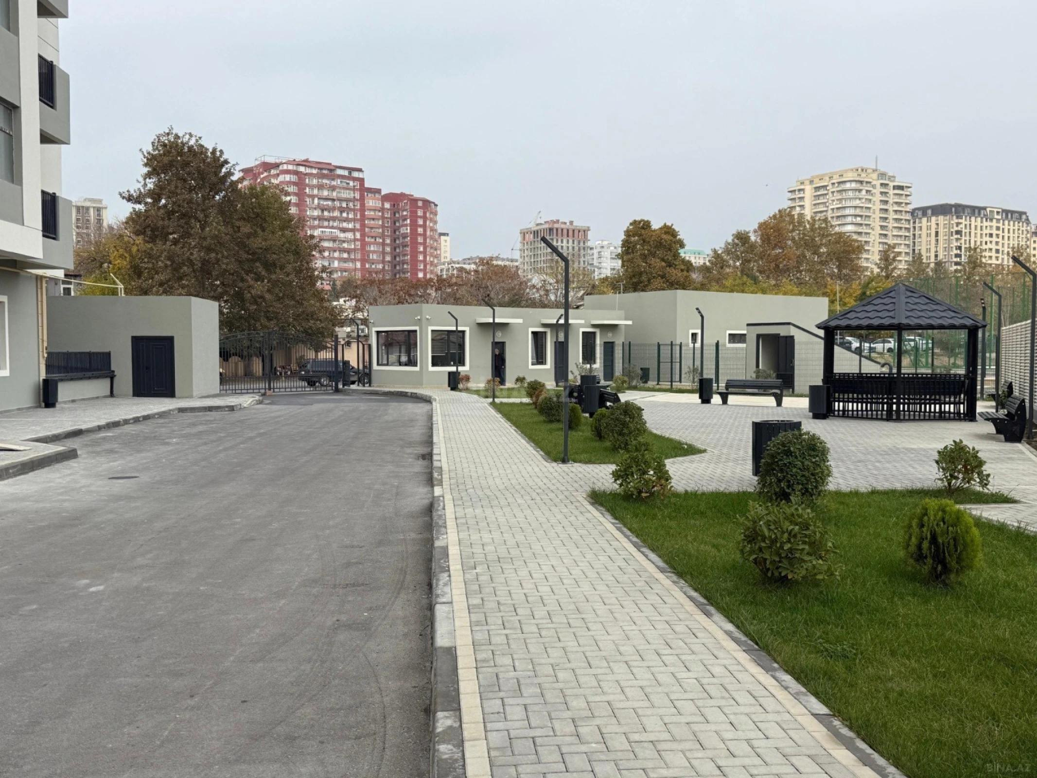 Satılır 3 otaqlı mənzil 118 m²