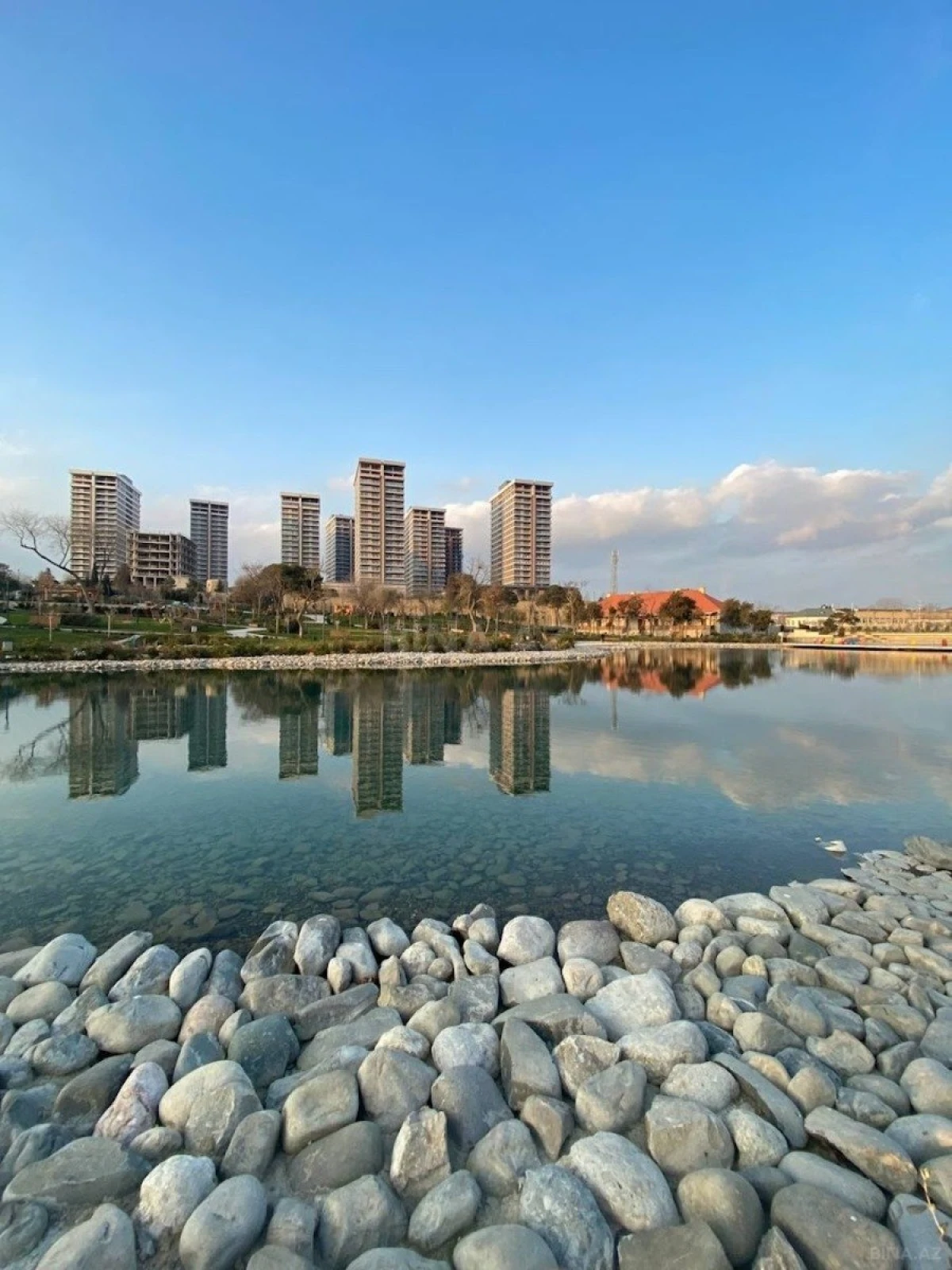 Satılır 3 otaqlı mənzil 163 m²