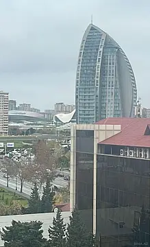 Satılır 4 otaqlı mənzil 251 m²