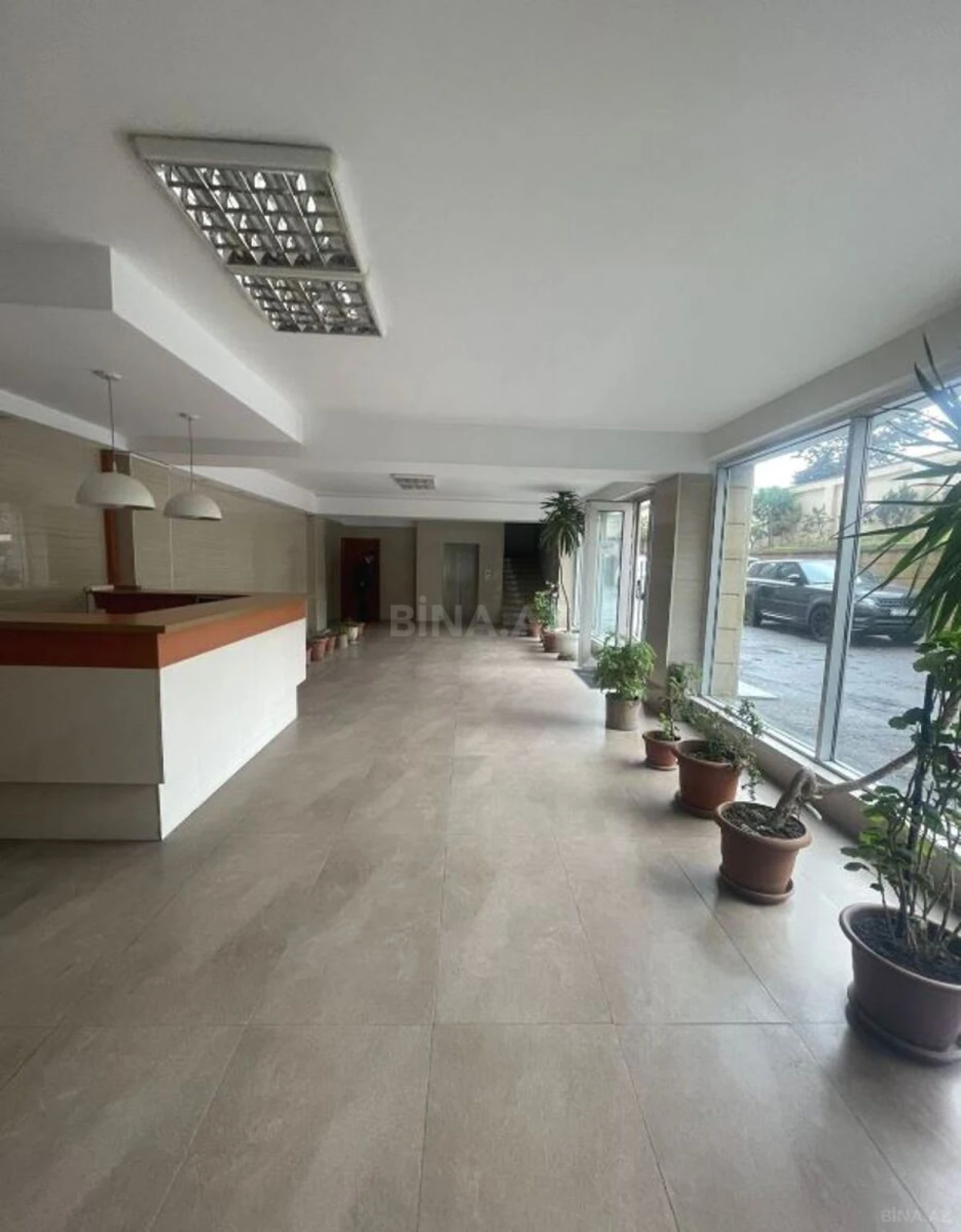 Satılır 4 otaqlı mənzil 251 m²