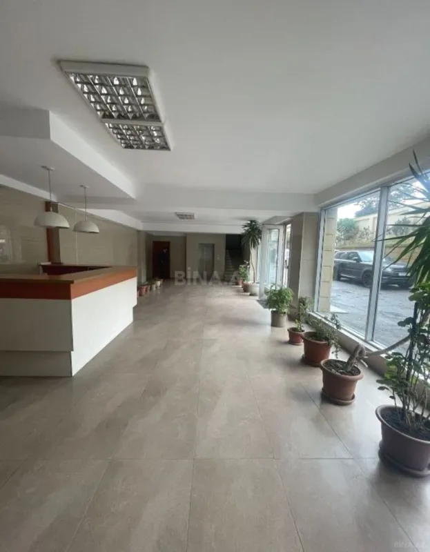 Satılır 4 otaqlı mənzil 251 m²