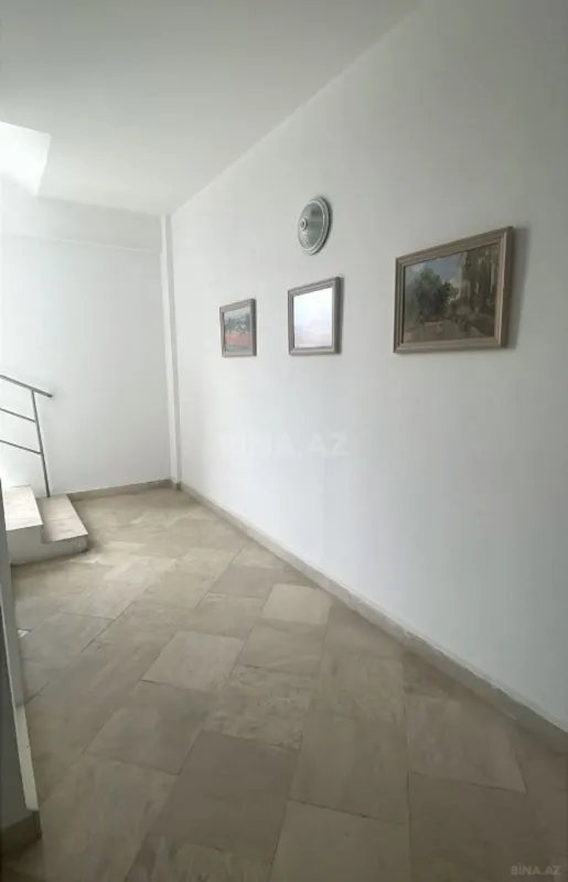 Satılır 4 otaqlı mənzil 251 m²