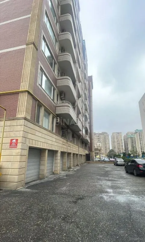 Satılır 4 otaqlı mənzil 251 m²