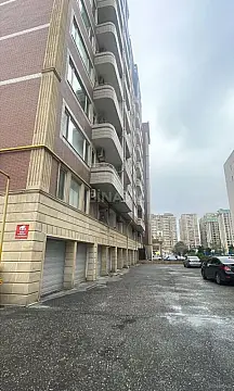 Satılır 4 otaqlı mənzil 251 m²
