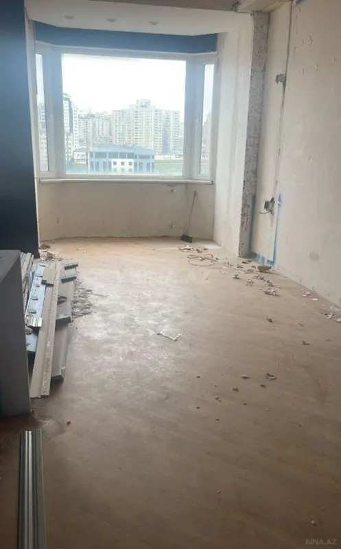 Satılır 4 otaqlı mənzil 251 m²