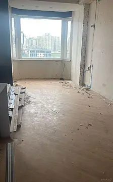 Satılır 4 otaqlı mənzil 251 m²