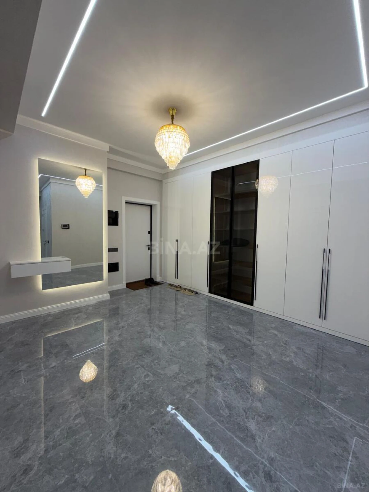 Satılır 4 otaqlı mənzil 160 m²