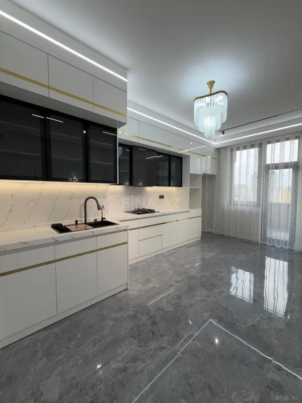 Satılır 4 otaqlı mənzil 160 m²